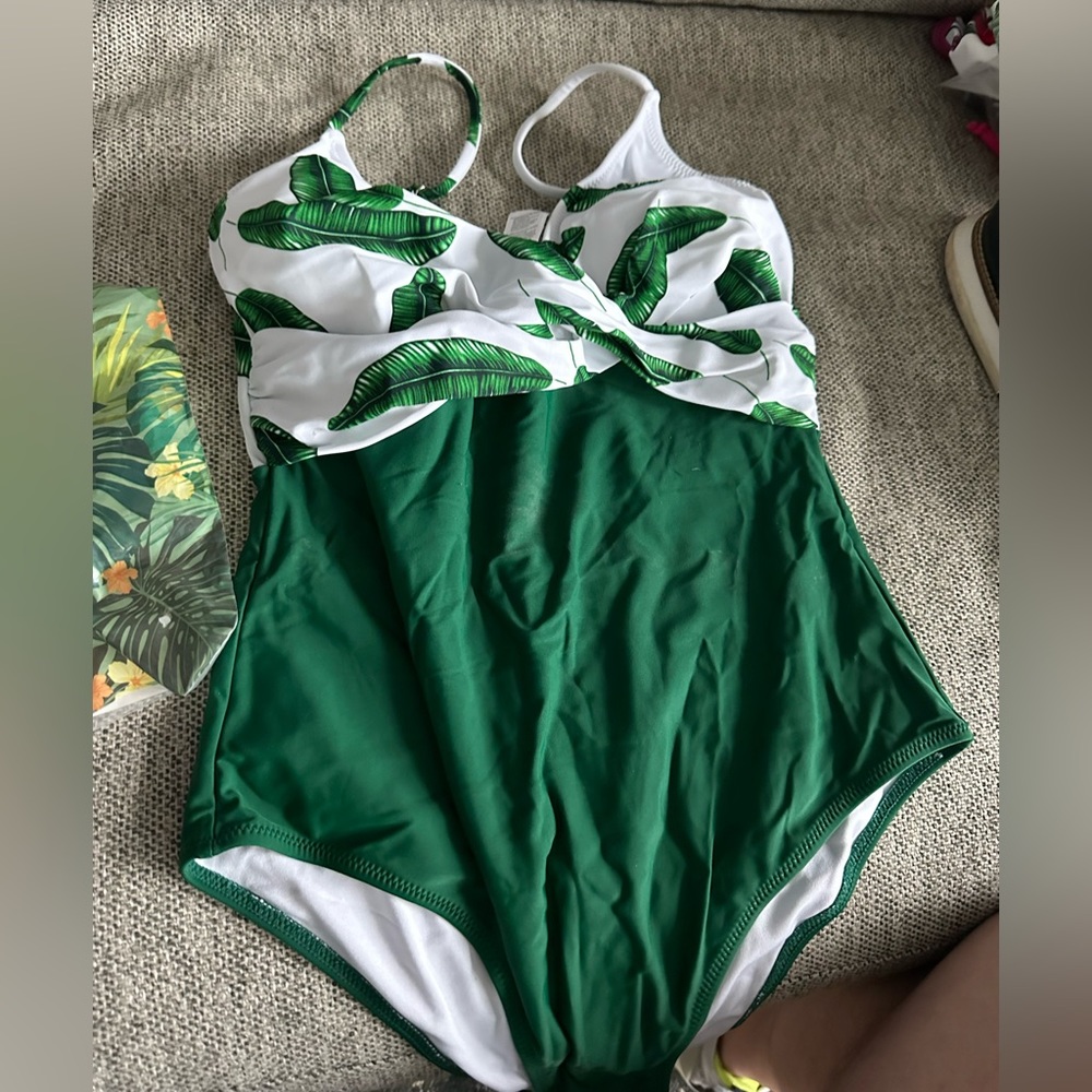 Cupshe brand new bathing suit